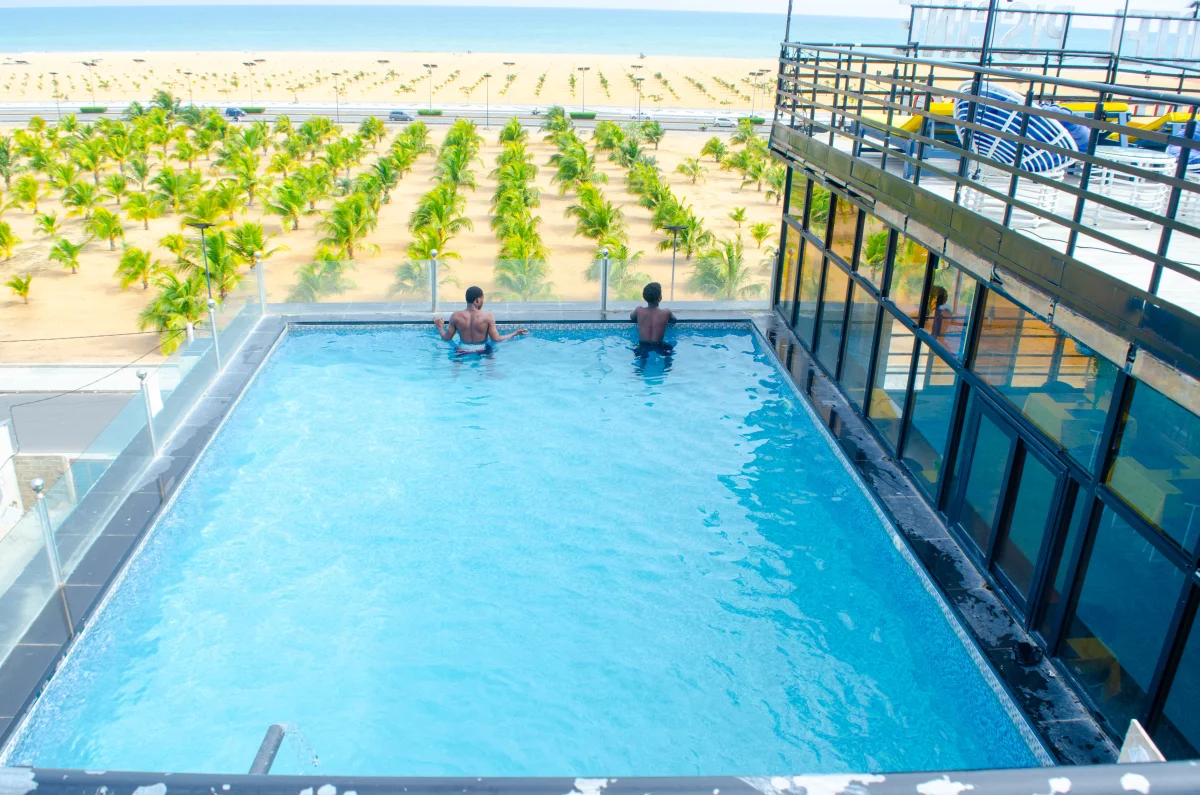 Piscine rooftop — Chez Géro, Fidjrossè Cotonou